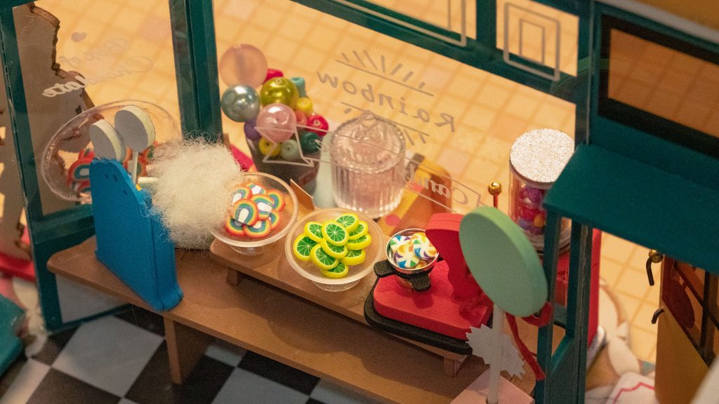 Robotime Rolife Rainbow Candy House DIY Miniature House LED Light Cute Fairy Tale Atmosphere DG158