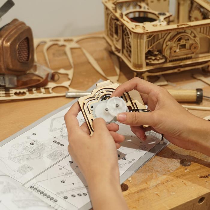 ROBOTIME DIY Crank Classic Gramophone Wooden Model Building Kit Assembly Toy Gift LKB01
