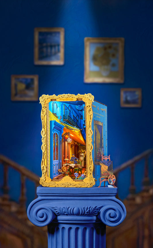 Rolife Starry Night Café TGB25 - illuminated book nook display