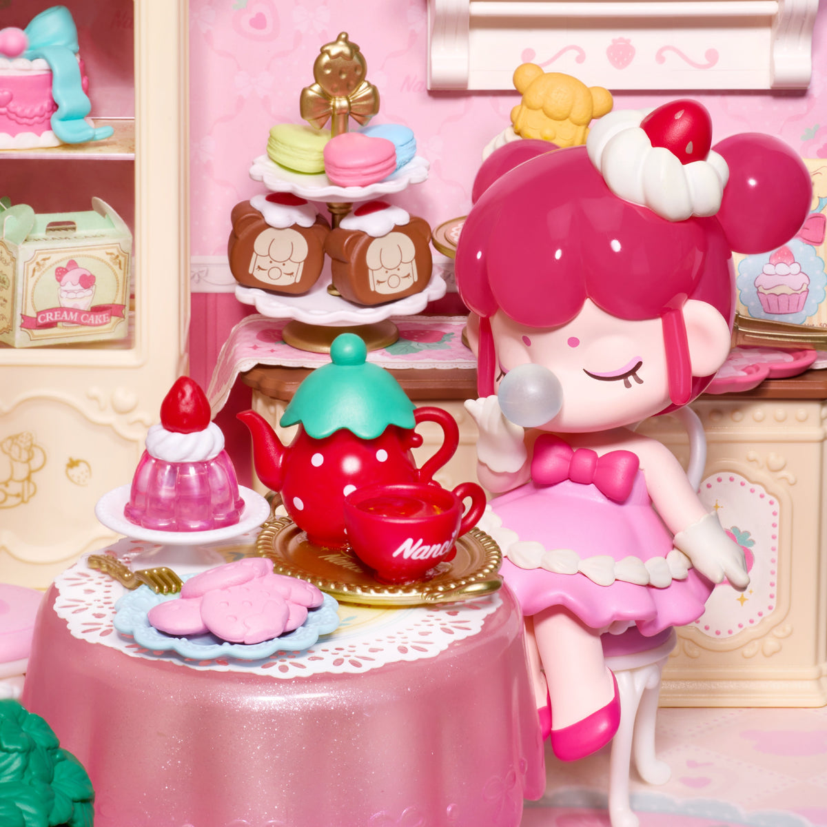 Rolife Nanci's Strawberry Teatime DWL07 - Nanci figure and tea-table details