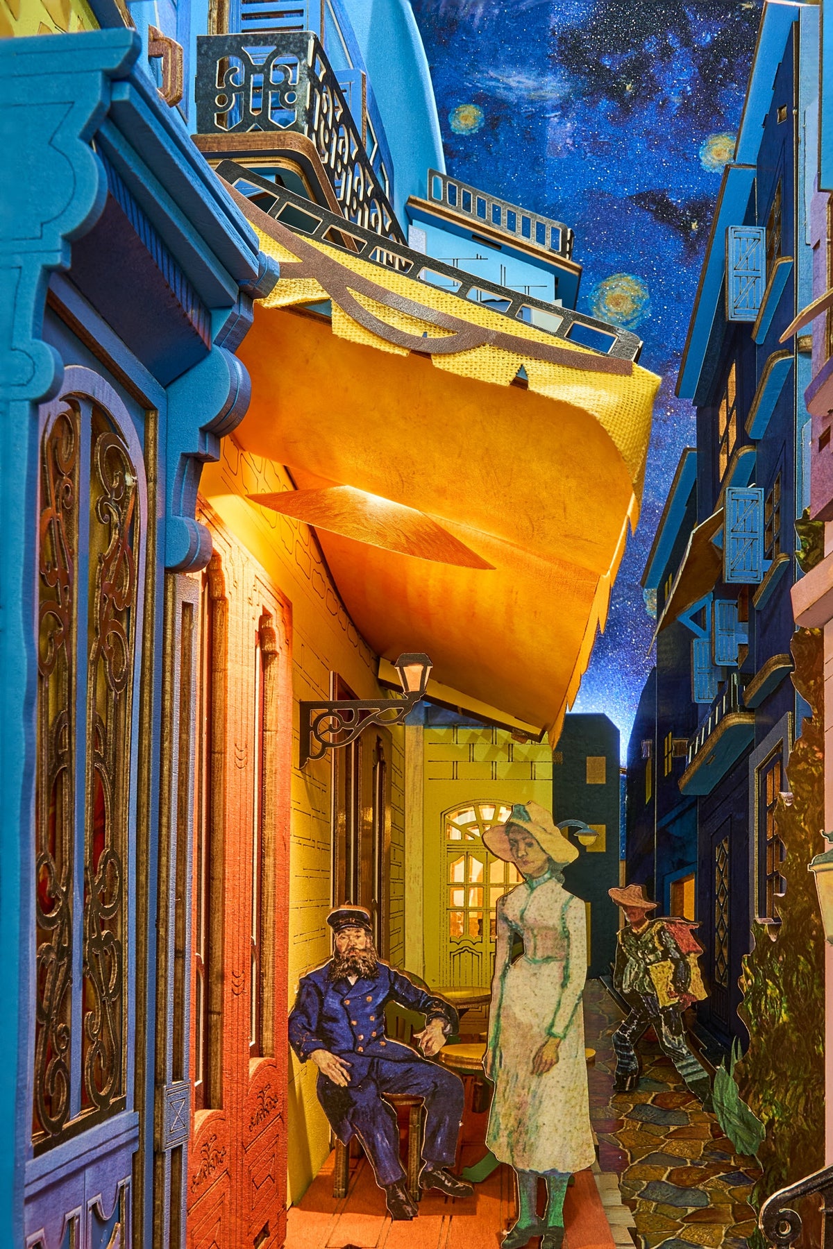 Rolife Starry Night Café TGB25 - yellow cafe awning and street details