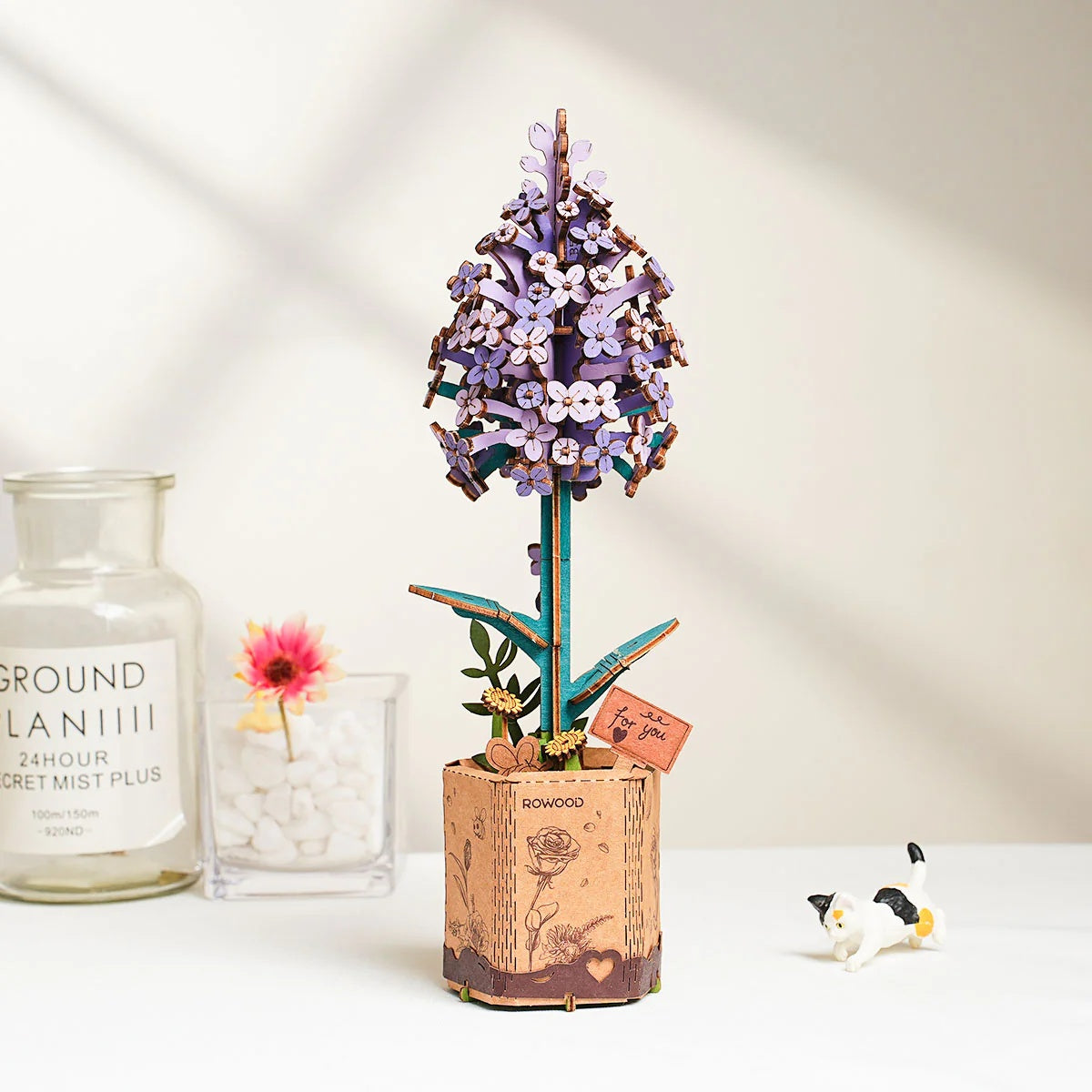 Rowood Lilac TW021 styled room display with wooden flower pot and miniature decor scene