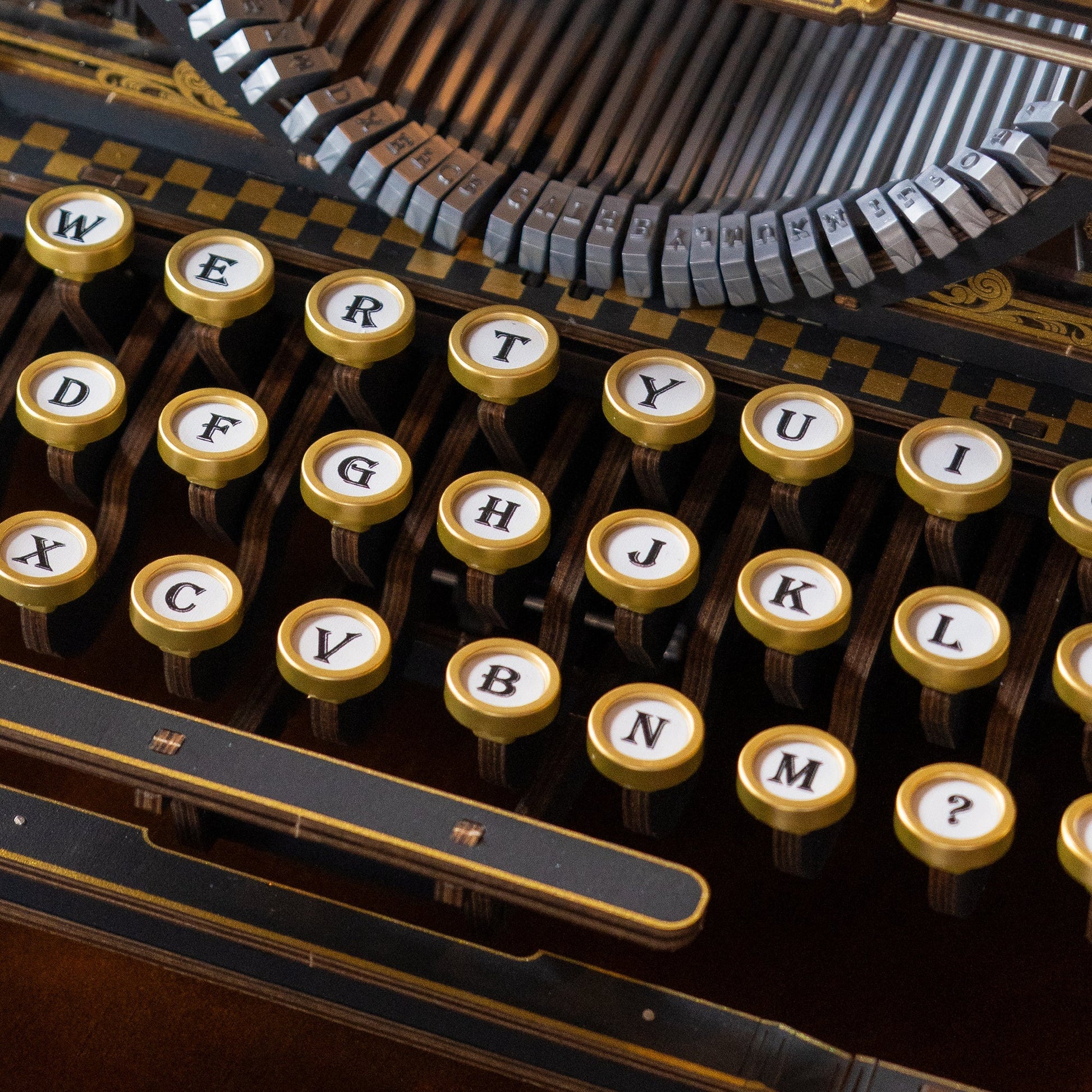 ROKR Mechanical Typewriter LK703B close up of vintage QWERTY keyboard keys