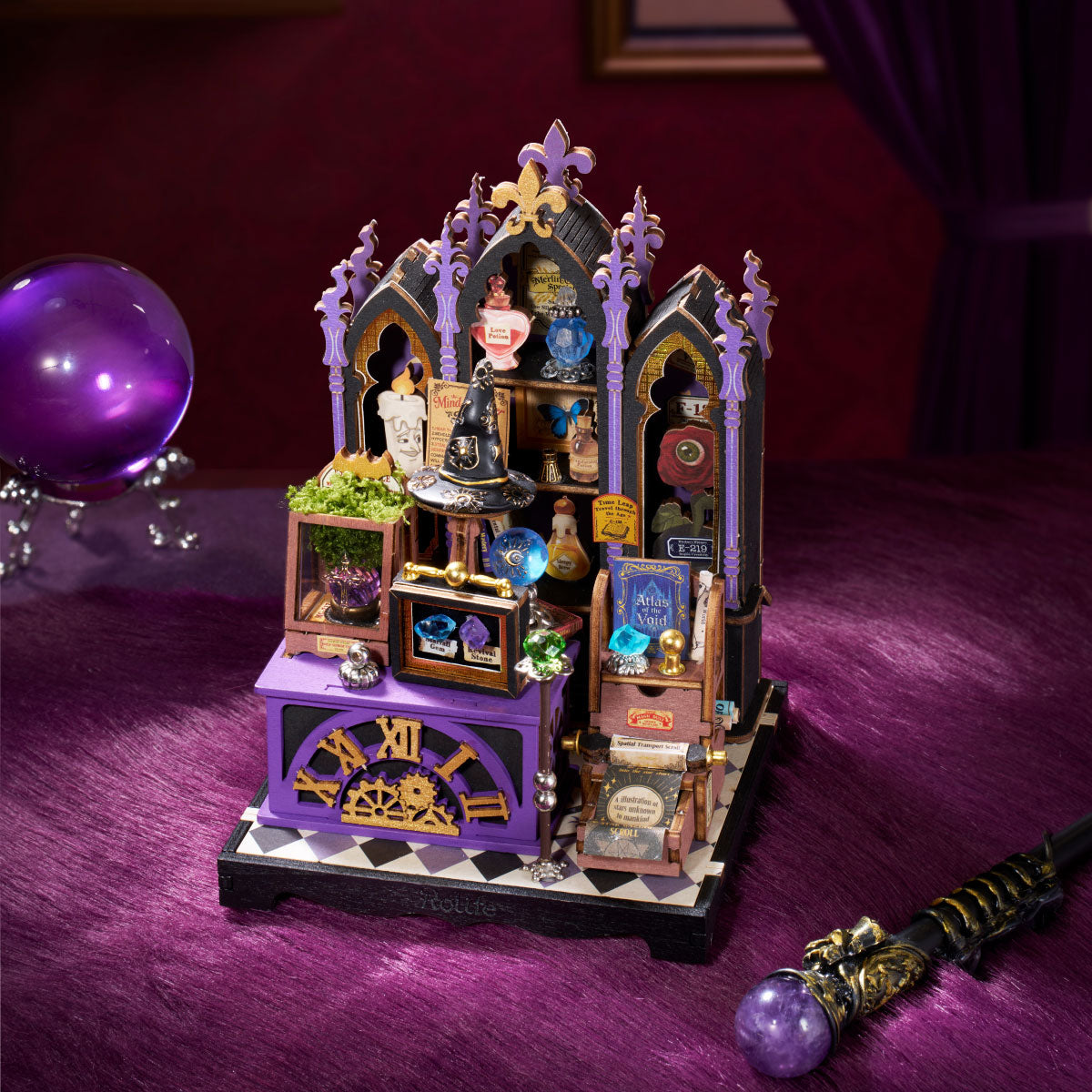Rolife Rolife Curio Corner DS056 - purple miniature curio shop display