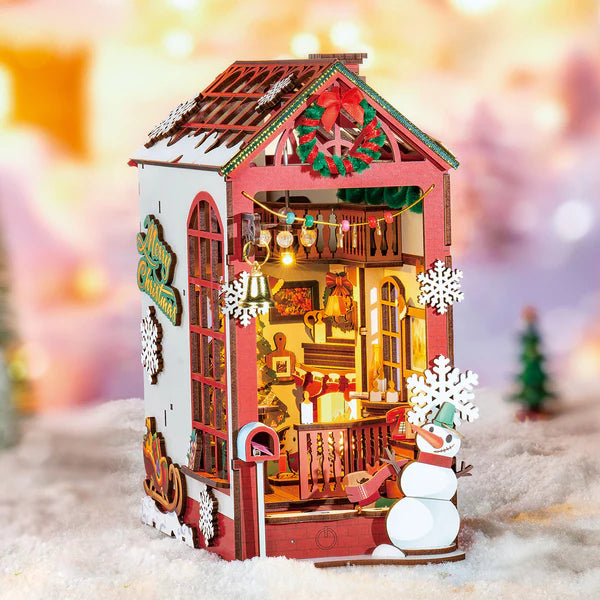 Christmas Indoor Scene (TGC07) | Warm Light Book Nook Display