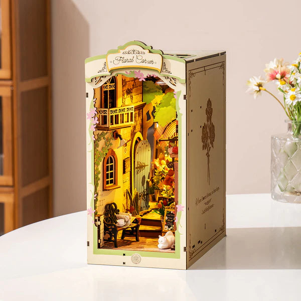 Floral Corner (TGB09) | Warm Light Book Nook Display