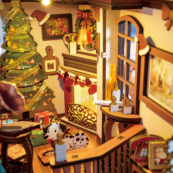 Christmas Indoor Scene (TGC07) | Warm Light Book Nook Display