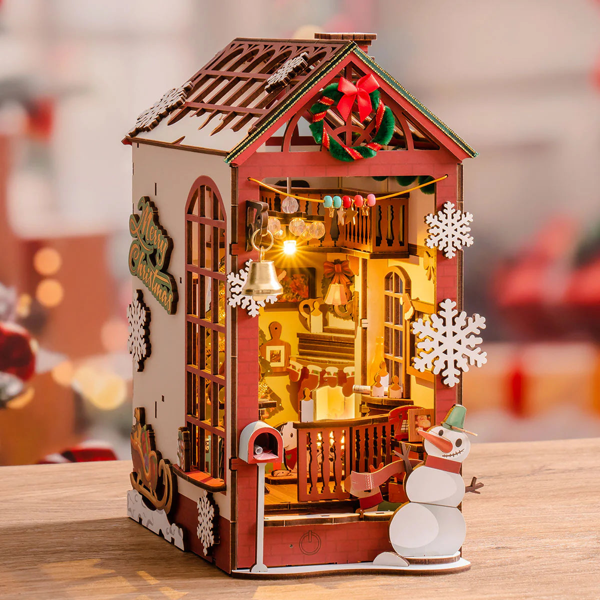Christmas Indoor Scene (TGC07) | Warm Light Book Nook Display