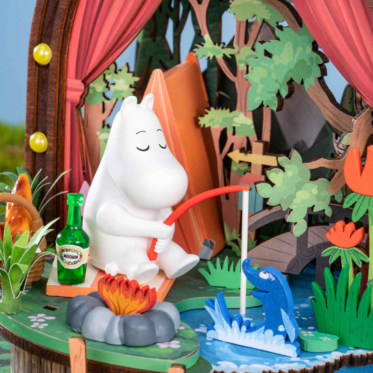 Rolife Rolife Moomintroll's Forest Camp DA010 - Moomintroll beside the miniature forest waterfall