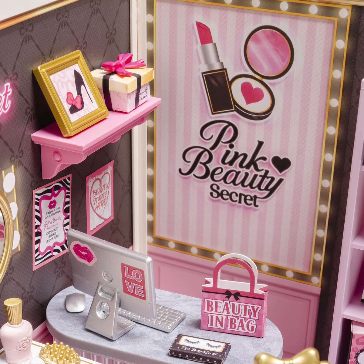 Rolife Pink Beauty Secret DW026 - vanity mirror and cosmetics detail