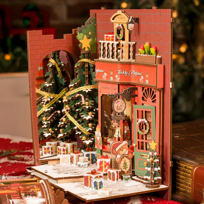 Christmas Indoor Scene (TGC07) | Warm Light Book Nook Display