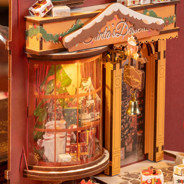 Christmas Street (TGC06) | Warm Light Book Nook Display