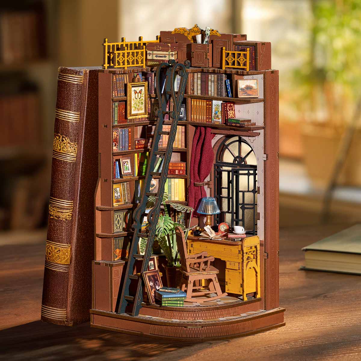 Silent Corner Study (TGE02) | Warm Light Book Nook Display