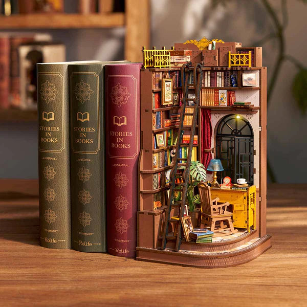 Silent Corner Study (TGE02) | Warm Light Book Nook Display
